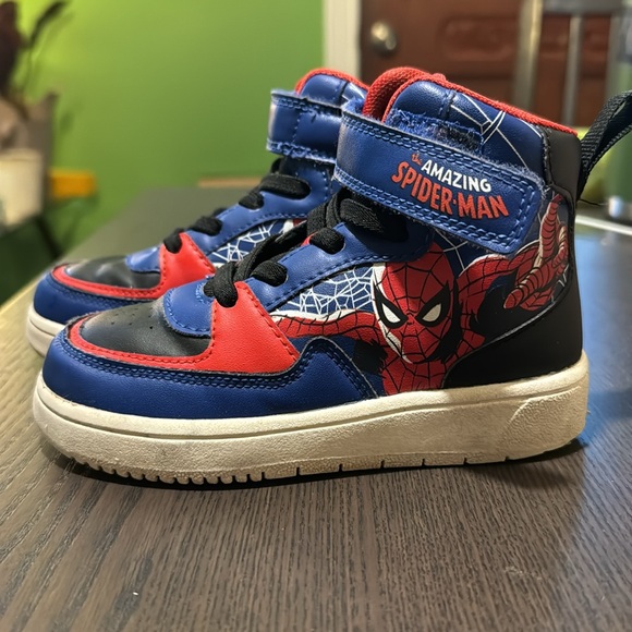 H&M Kids Size 9 Spider-Man Hightops - Picture 2 of 5